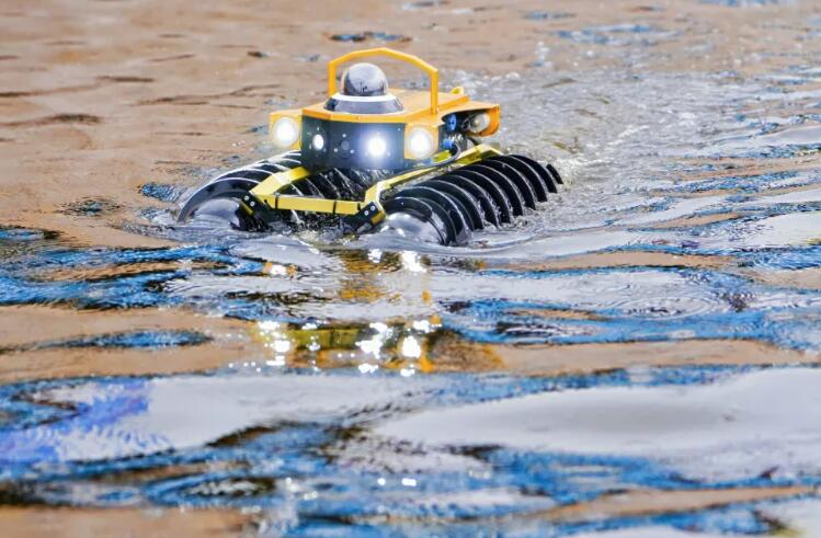 全地形應急救援機器